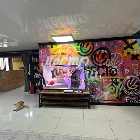 Место Встречи "Guest House Meeting Place" บิชเคก ภายนอก รูปภาพ