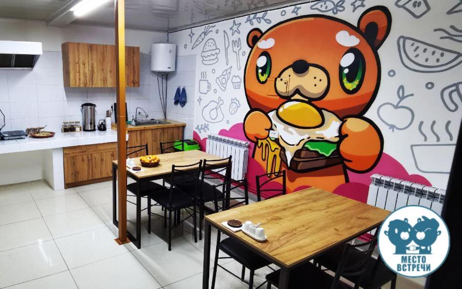 Место Встречи "Guest House Meeting Place" บิชเคก ภายนอก รูปภาพ
