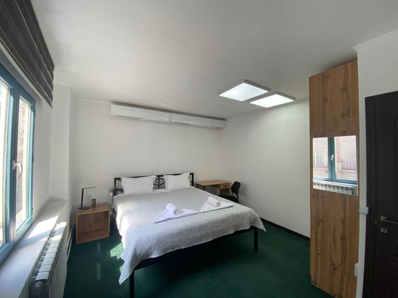 Место Встречи "Guest House Meeting Place" บิชเคก ภายนอก รูปภาพ
